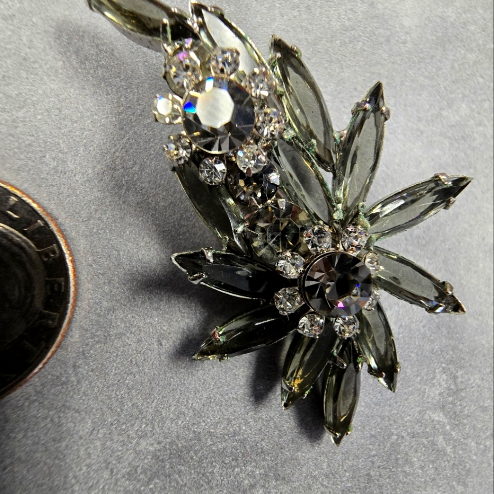 Juliana brooch